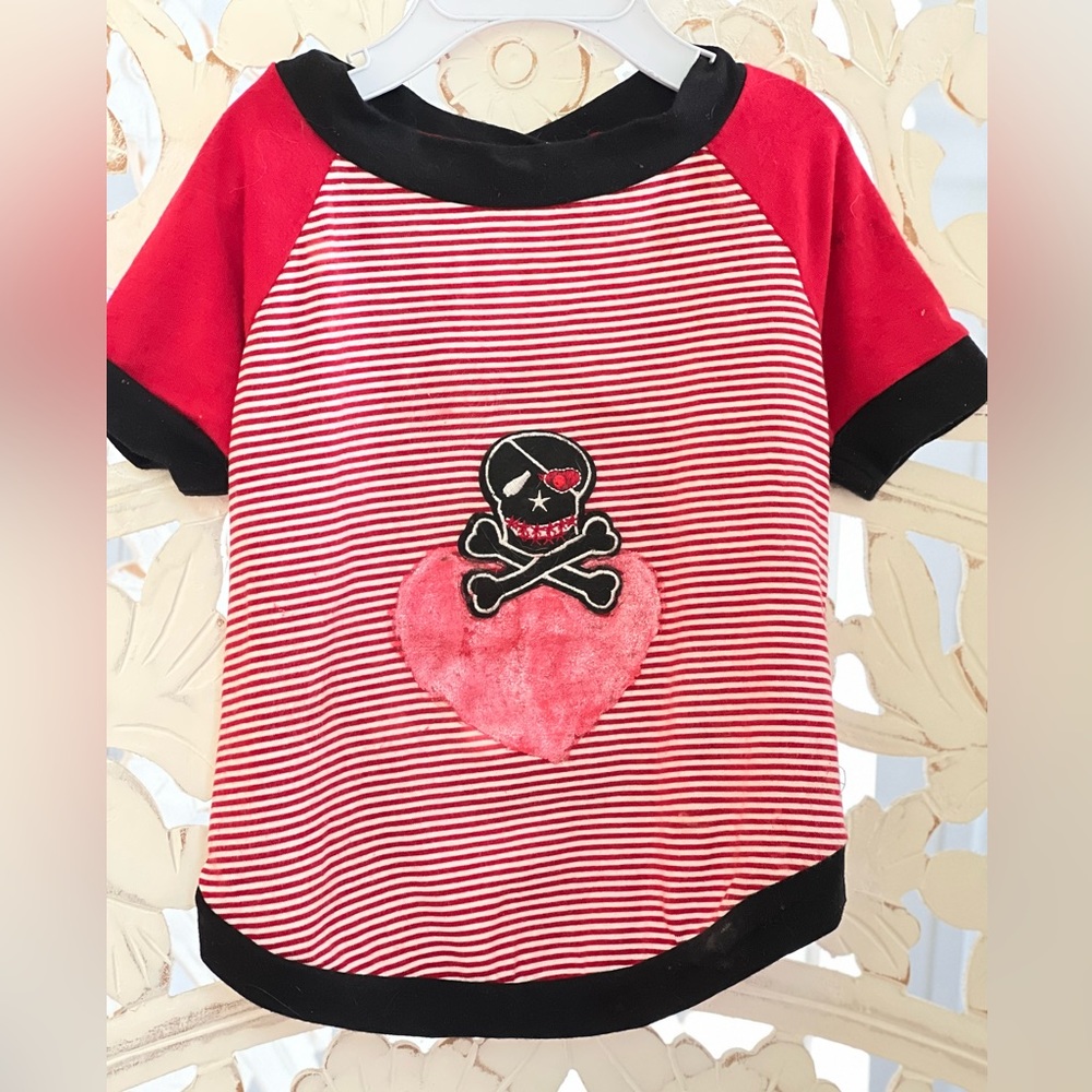 Skull and Crossbones Heart T with Rhinestone, SPF30
